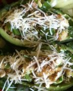 Салат Цезарь в лодочках из авокадо