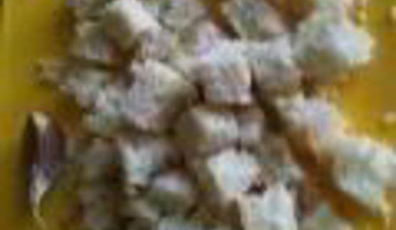 салат цезарь в лодочках из авокадо