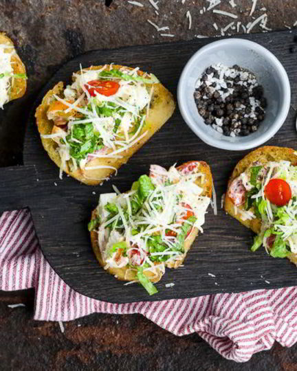 Рецепт тостов с салатом цезарь