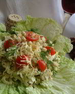 Цезарь по-домашнему с пекинской капустой и куриной грудкой