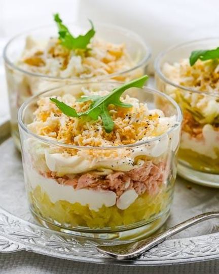 Рецепт слоеного салата с копченой горбушей