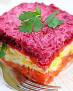 Слоеный салат с красной рыбой