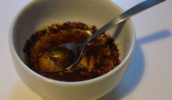 теплый салат с устричными вешенками и руколой