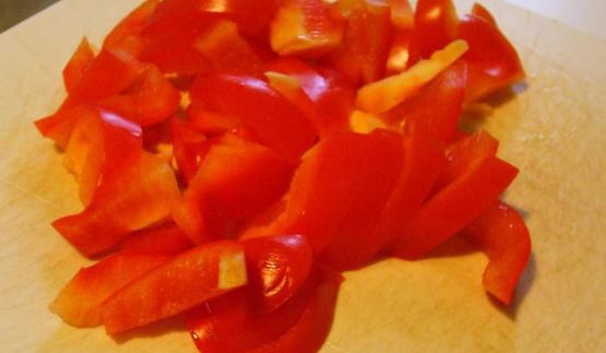 теплый салат с устричными вешенками и руколой