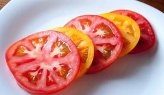 помидоры с фетой и базиликовым винегретом