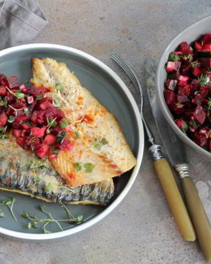 Рецепт скумбрии-гриля с летним винегретом