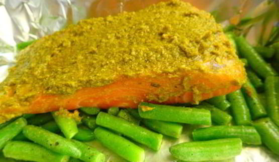 лосось с соусом песто