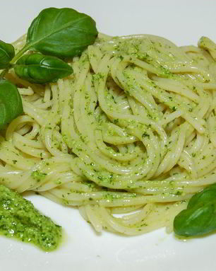 Макароны с соусом Песто
