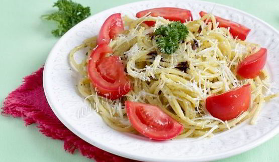 спагетти с соусом песто