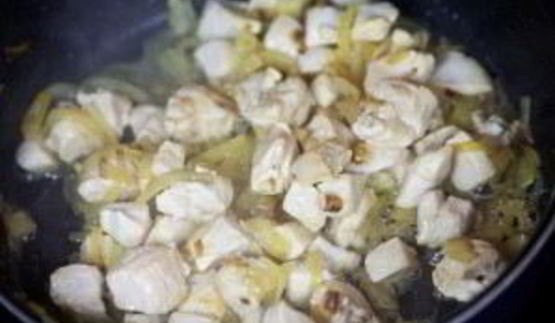 соус с курицей и грибами