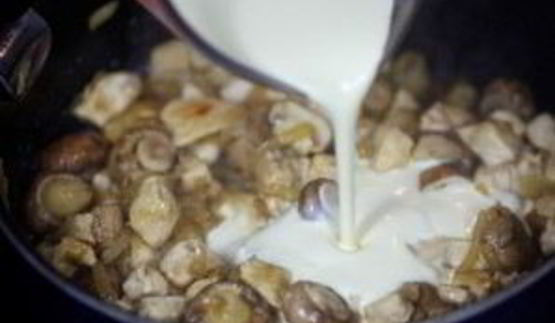 соус с курицей и грибами