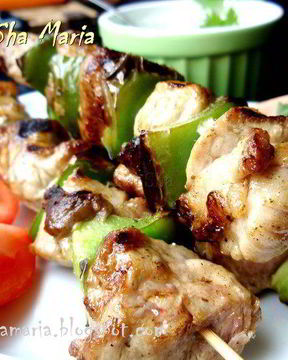 Сувлаки из свинины с соусом цацики