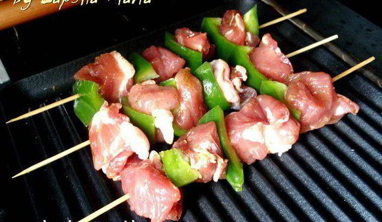 сувлаки из свинины с соусом цацики