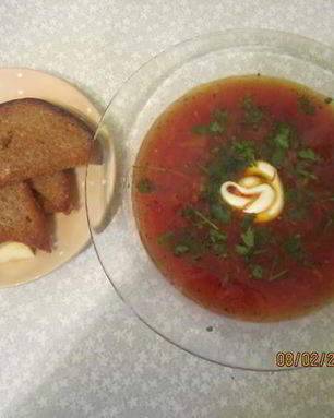 Борщ с чесночными гренками