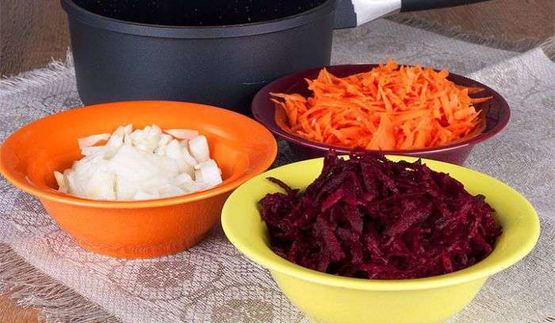 борщ с красной консервированной фасолью и с мясом