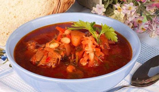 борщ с красной консервированной фасолью и с мясом