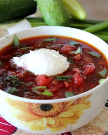 Рецепт летнего борща со свекольными листьями