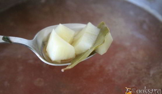 летний борщ со свекольными листьями