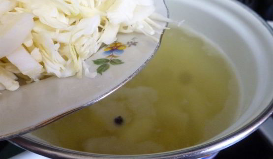 постный борщ с килькой в томате