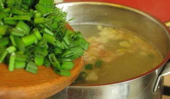 зеленый борщ с судаком