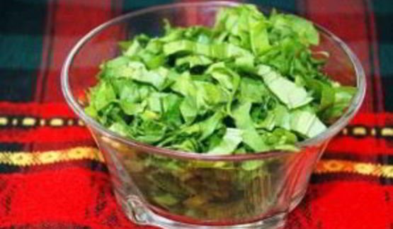 зеленый борщ со щавелем и яйцом