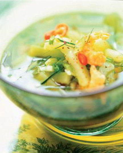 Рецепт бульона по-тайски с огурцом и креветками