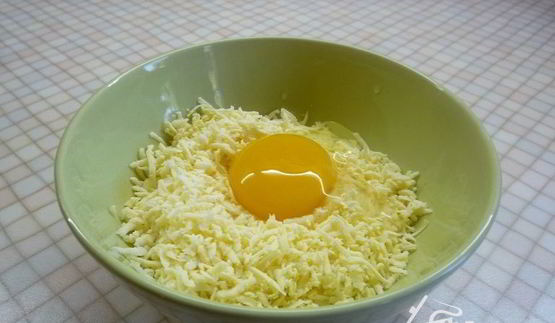 бульон с клецками из сыра