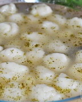 Бульон с клецками