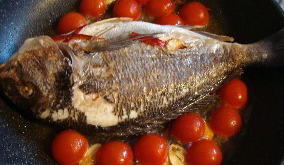 дорада в сумасшедшем бульоне