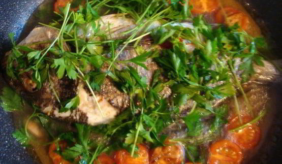 дорада в сумасшедшем бульоне