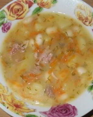 Фасолевый суп на говяжьем бульоне