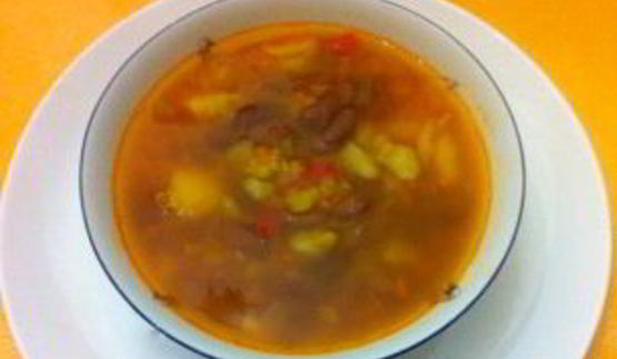 фасолевый суп на мясном бульоне