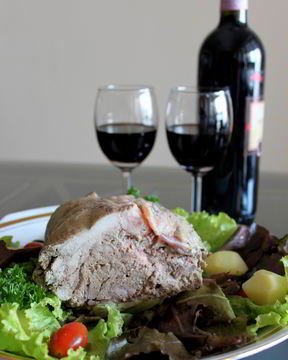 Галантин из курицы с ароматным бульоном