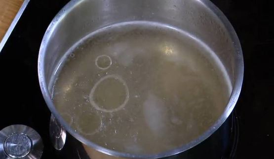 куриный бульон с яйцом и беконом