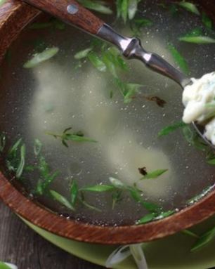 Куриный бульон с заварными клецками