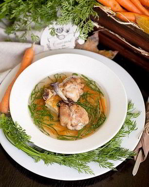 Куриный бульон со шпинатом и омлетом