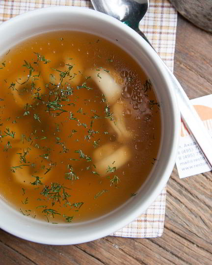 Рецепт наваристого бульона с мини-пельменями