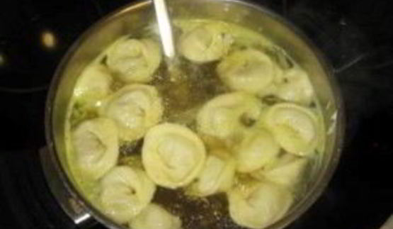 пельмени с бульоном