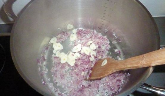 суп на курином бульоне с мускатной тыквой и луком