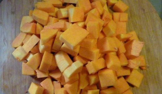 суп на курином бульоне с мускатной тыквой и луком