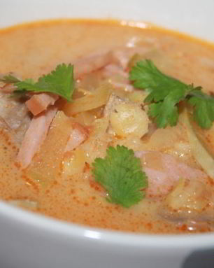 Гороховый суп на баранине с кабачком и сарделькой