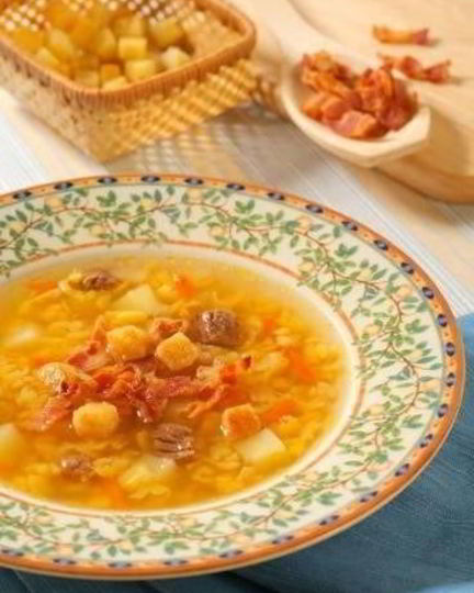 Рецепт горохового супа с беконом и гренками