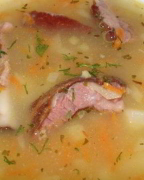 Гороховый суп с копчеными свиными ребрышками в мультиварке