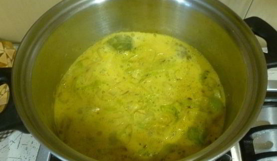 гороховый суп с курицей и кокосовым молоком