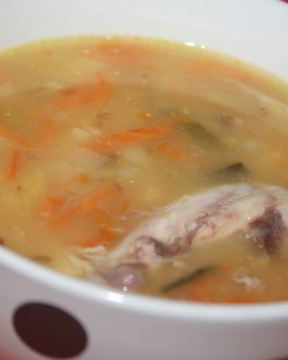 Гороховый суп с курицей и луком пореем