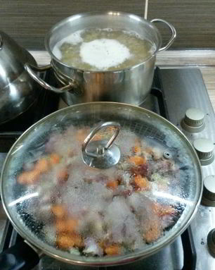 Густой гороховый суп с куриными желудочками