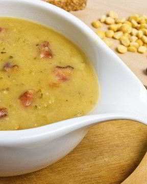 Суп гороховый с куриным мясом и копченостями