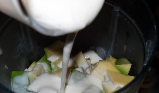 холодный крем-суп с авокадо на кефире