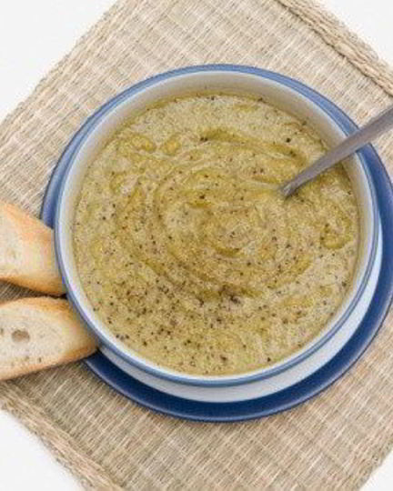 Рецепт холодного крема-супа с зеленым горошком и цукини по-средиземноморски