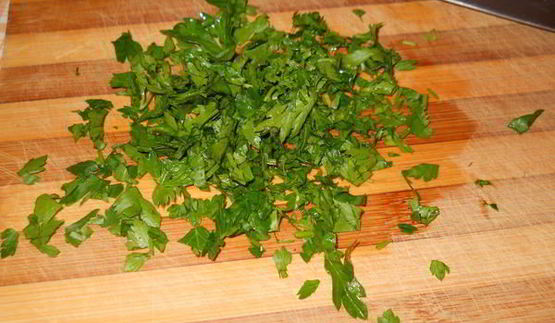 холодный огуречный суп с фасолью и ветчиной